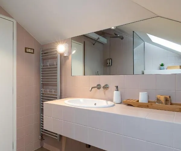 Deluxe Lights, Camera, Action! *