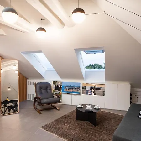 Deluxe Lights, Camera, Action!