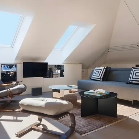 Deluxe Lights, Camera, Action! *