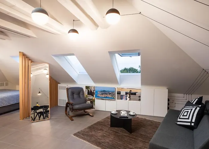 Deluxe Lights, Camera, Action!