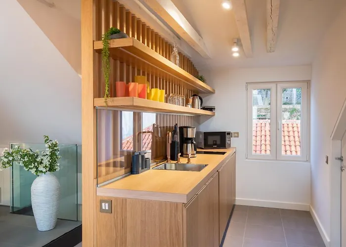 Deluxe Lights, Camera, Action!