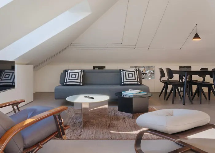 Apartman Deluxe Lights, Camera, Action!