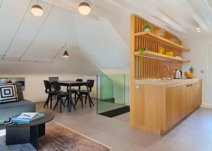 Apartman Deluxe Lights, Camera, Action! *