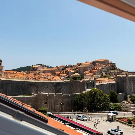 Deluxe Lights, Camera, Action! * Dubrovnik